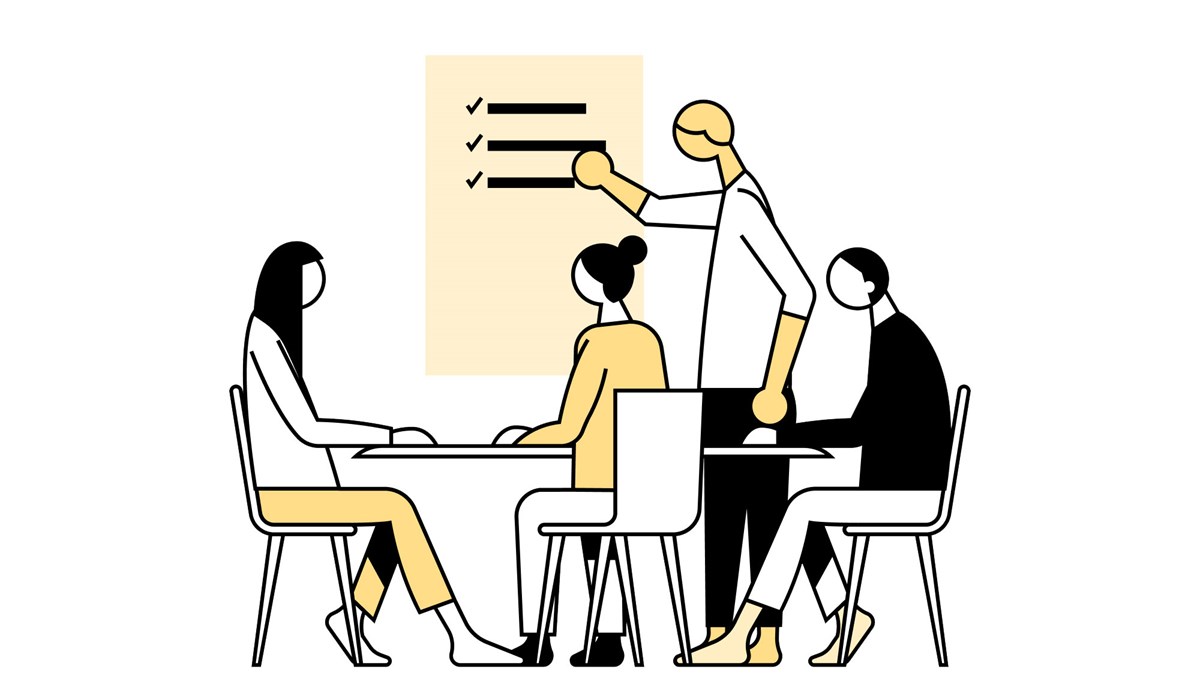 Illustrasjon. Viser tre mennesker rundt et møtebord og en person som peker på en tavle.